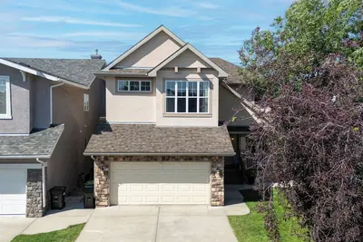 Image de Luxury Home, 5 Br, 10 Beds, Crib, Sleeps 12, Office room, Play room, 12m to Yyc.