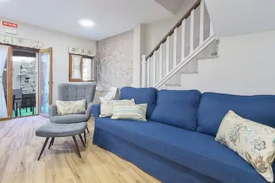 Image de Maison de vacances 'Alcobilla Lake' avec vue montagne, jardin partagé et balcon