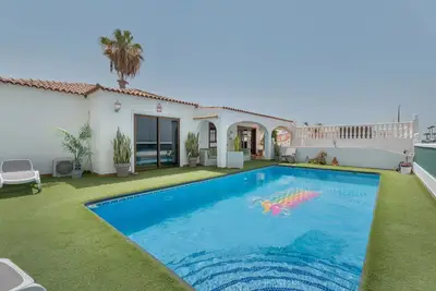 Image de Villa de vacances 'Amarilla Golf' avec vue sur la mer, Wi-Fi et climatisation