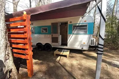 Image de Cozy Rv in Wonderful Northwood with Ac, WiFi, Kayaks & canoe!