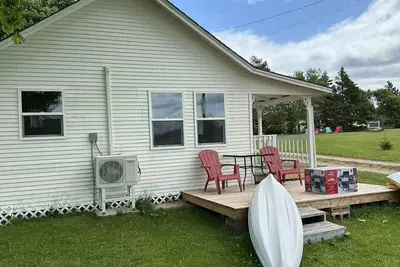Image de Seabreeze Retreat-Cozy waterfront  3-bedroom, one minute from Pei National Park