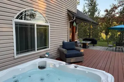 Image de 15 mins to Silver Mtn Resort! Hot tub, pool table