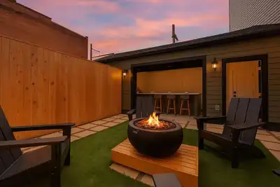 Image de Ultimate Stay | Hot Tub, Fire Pit & Game Room