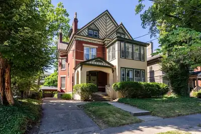 Image de Spacious 6-Br Home-10 Mins to Dt