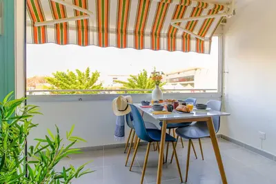 Image de 2 Pièces Spacieux et Lumineux avec Parking et Services Inclus