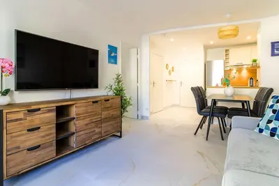 Image de Appartement T2 au Lavandou avec Terrasse et Piscine