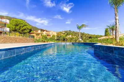 Image de Escapade lumineuse au Lavandou avec jardin & piscine collective