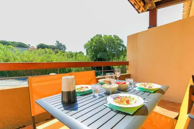 Image de Appartement de 2 pièces avec parking privé et terrasse, à deux pas de la plage de Saint-Clair