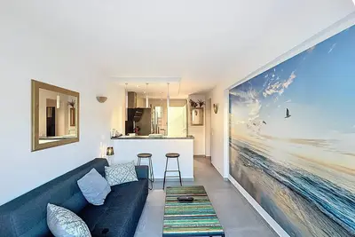 Image de Charmant T2 avec Terrasse, Climatisation et Parking à Saint-Cyr-sur-Mer