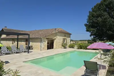 Image de Charmant gîte en pierre avec piscine partagée, WiFi, proche de Bergerac