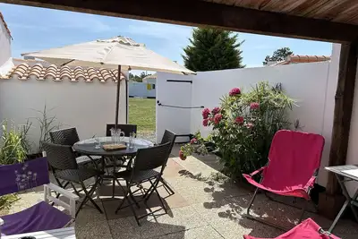 Image de Maison 3 pièces, 5 couchages, piscine & parking, près de la mer