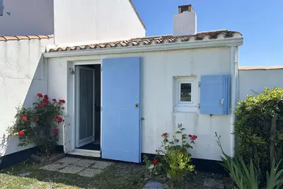 Image de Maisonnette avec piscine chauffée, proche mer
