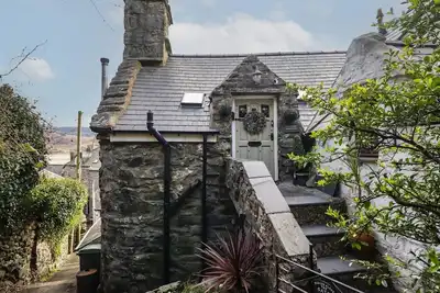 Image de Top Cottage is a charming retreat in Barmouth, offering lovely sea views.