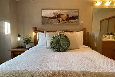 Image de Paradise Peaks | Roof-Top Hot Tubs | Parking