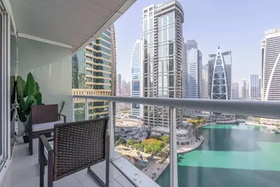 Image de StayShort - Elegant Studio in Jlt Sleeps 4 with Lake Views!
