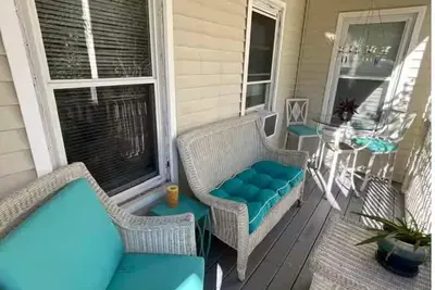 Image de Walk to charming Historic Milford “Oval”. 2 bedrooms, King bed, can sleep 6.