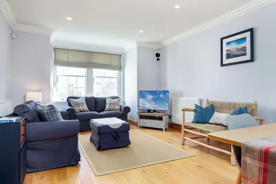 Image de Superior, central 3-bedroom apartment with parking in charming St Andrews