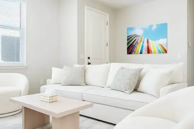 Image de 2br/2ba w/ 3 Beds Prime Location