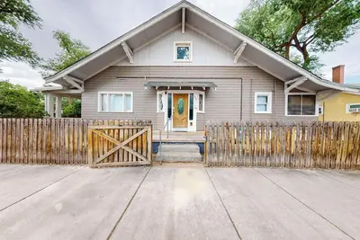 Image de Lovely Historic 2bd/1ba home across from park, Ac