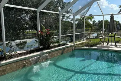 Image de Charming waterfront villa with heated pool