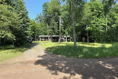 Image de 3-bedroom house on Atkins Lake. Year round fun and pet friendly.