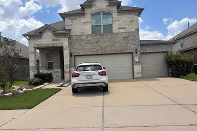 Image de Beautiful four-bedroom house in Richmond