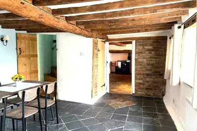 Image de Quaint, tranquil village cottage set back from road in Long Crendon near Thame