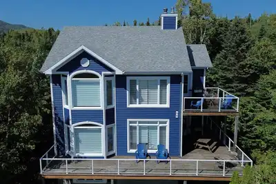 Image de Bleuzen Chalet. Vu fleuve & Massif, Spa, 5 ch. 2 cuisines 2 salons 2 foyers Wow!