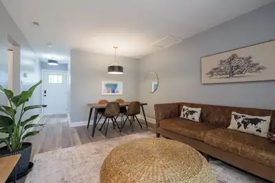 Image de Modern and Stylish 2br Apt Near Convention Center, Vsu and Hospital.