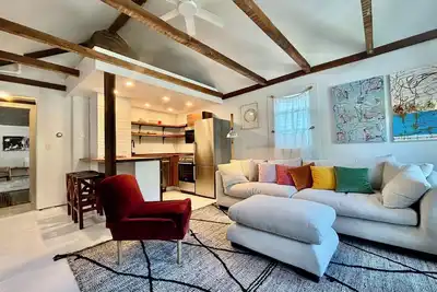 Image de Renovated Apartment on Main St.