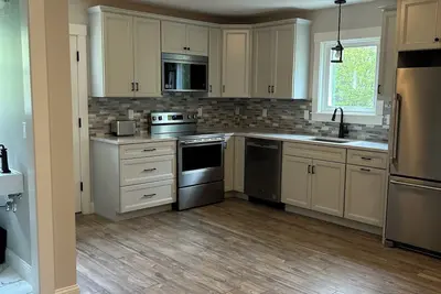 Image de Spacious 2-bedroom townhouse minutes to beaches/old port/airport