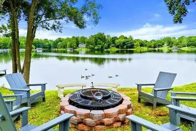 Image de 6br Lakefront @ Lake Anna, Deck, Boat House, Beach