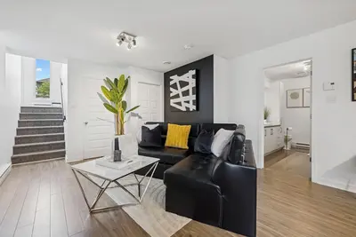 Image de Laval Furnished 1br + Sofa Bed | Wifi + Utilities | Move-In Ready | 31+ Days