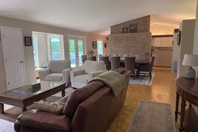 Image de Well-appointed 4-bedroom house in the shadow of Lane Stadium