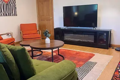 Image de Modern 2-Br Carriage House Apt