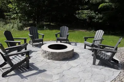 Image de Stone Beach Access | Cabin with a Fire Pit Glow