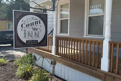 Image de 4-Bdrm 3 bath house in Grafton with large patio, WiFi and very walkable. Fun! ! !