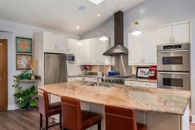 Image de Luxury Greenwood Village • Hot Tub • Theater • Sauna • Chef's Kitchen • Parks