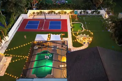 Image de Pickleball-BBall-Bocce-MiniGolf, Pool & Bar Resort