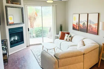 Image de Updated 2 bedroom 2 bathroom condo - Golf Course View - Excellent Location