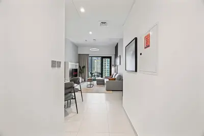 Image de Dreamy Apt w/ Pool Burj view 2 Min Walk to Mall