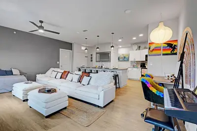 Image de Hill Views 1-bedroom apartment with Ac, WiFi near Sea World Six Flags Rim