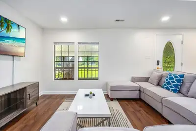 Image de 2 Fishing Ponds, 5 Acres of Privacy | Remodeled Hideaway