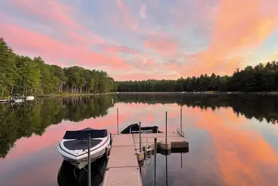 Image de Escape to Your Own Private Peninsula on Sebago Lake. A Luxury Lakefront Retreat.