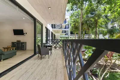 Image de Luxury 2br Condo Near Tulum Beach with Rooftop Pool & Gym Access