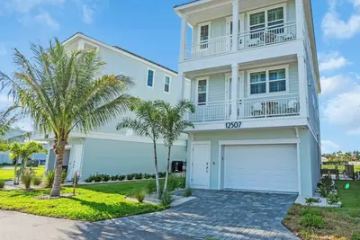 Image de Coastal Luxe Villa! Tranquil 3-Story Retreat with Bay Views near Anna Maria Isl