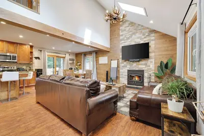 Image de Charming 4-bedroom house with back yard deer & wildlife in lovely Tobyhanna, Pa