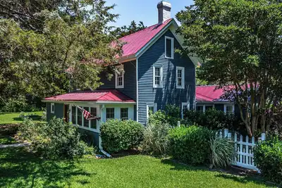 Image de Boaters Paradise! Large Fenced in Yard - Relax on Island Time in Private Pool!