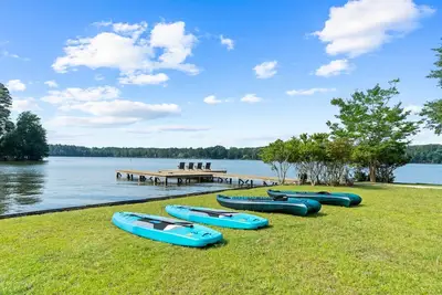 Image de Lake Oconee • Pool Table • 7 King Suites • Kayaks • SUPs