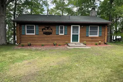 Image de Beautiful, clear water lakefront  2-bedroom cabin on Horseshoe Lake pet friendly